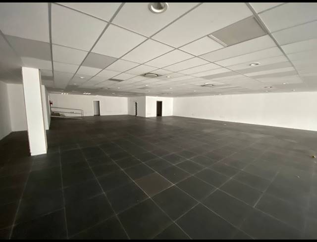 530M² OFFICE TO LET IN SOMERSET WEST CENTRAL